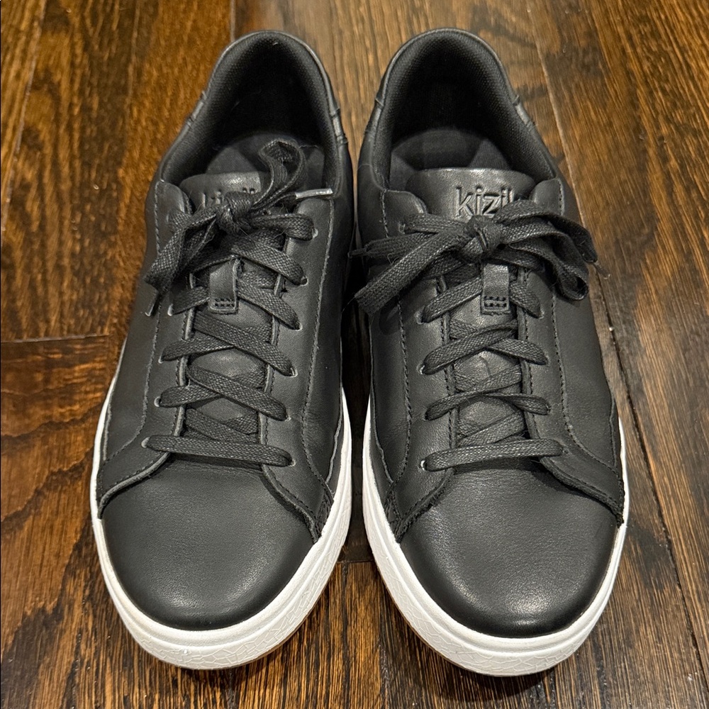 Kizik Women's Black Vegas Sneakers Size 7.5W